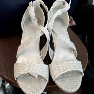 mysoft Open Toe Strappy Heeled Sandals in Silver Size 8.5